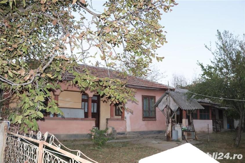 Casă cu 5 camere cu Teren 1367 Mp în Frasinu