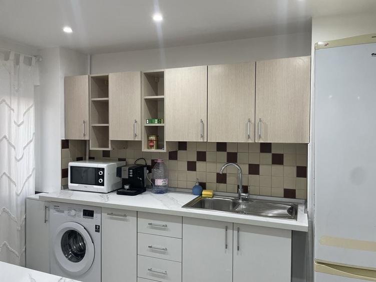 Apartament cu 2 camere decomandat în B-dul București