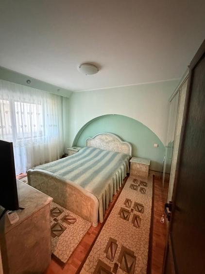 Apartament cu 3 camere decomandat în Mazepa 2
