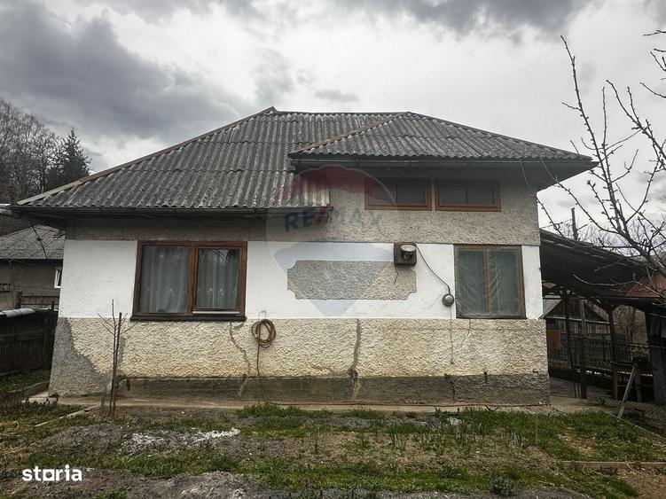 Casă cu 3 camere în Prislop