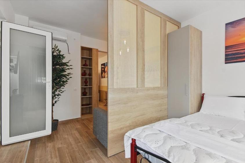 Apartament cu 3 camere semidecomandat în Titulescu