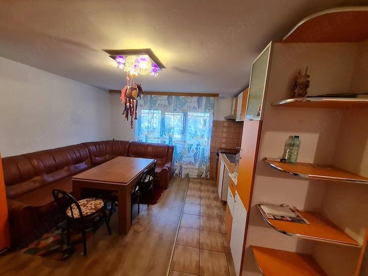 Apartament cu 3 camere decomandat în Crihala