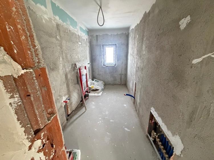 Casă individuală cu 6 camere cu Canalizare în Pasărea