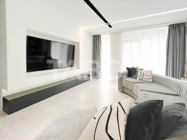 Penthouse cu 4 camere semidecomandat, mobilat în Sopor