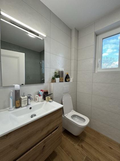 Apartament cu 3 camere decomandat în Exterior Vest