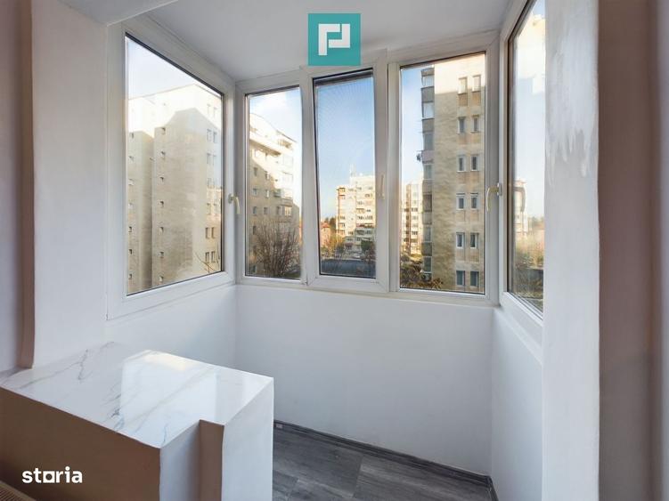 Apartament cu 3 camere semidecomandat în Aurel Vlaicu