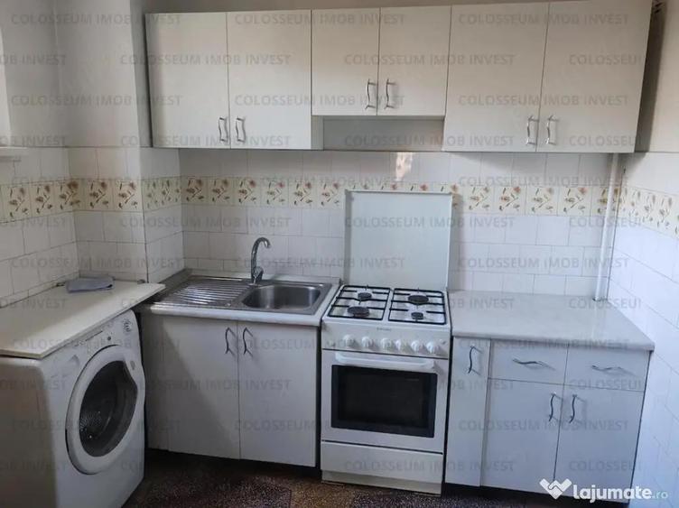 Apartament cu 3 camere decomandat în Astra
