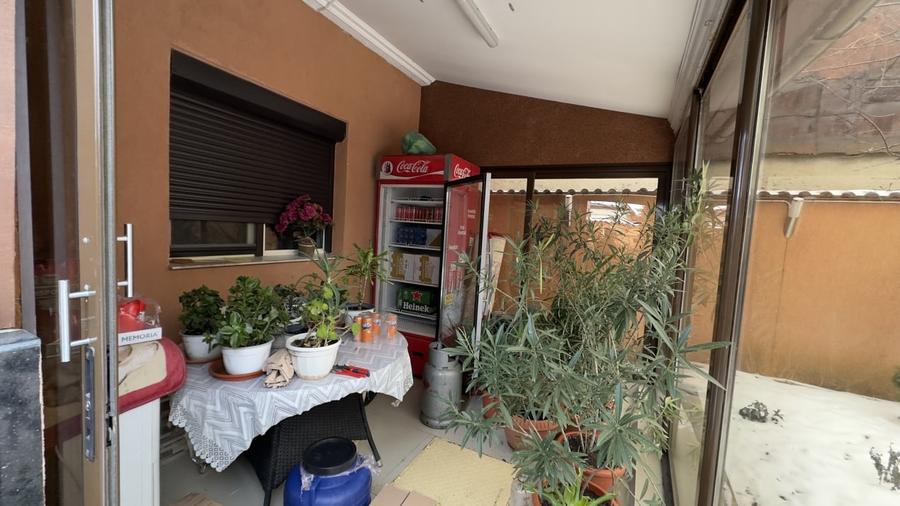 Casă individuală cu 8 camere cu Canalizare în Voluntari