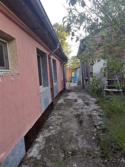 Casă individuală cu 2 camere cu Canalizare în Central