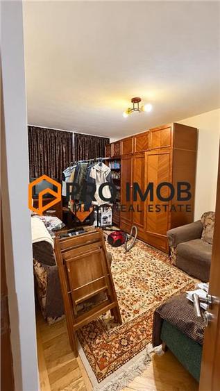 Apartament cu 3 camere decomandat, mobilat în 1 Decembrie