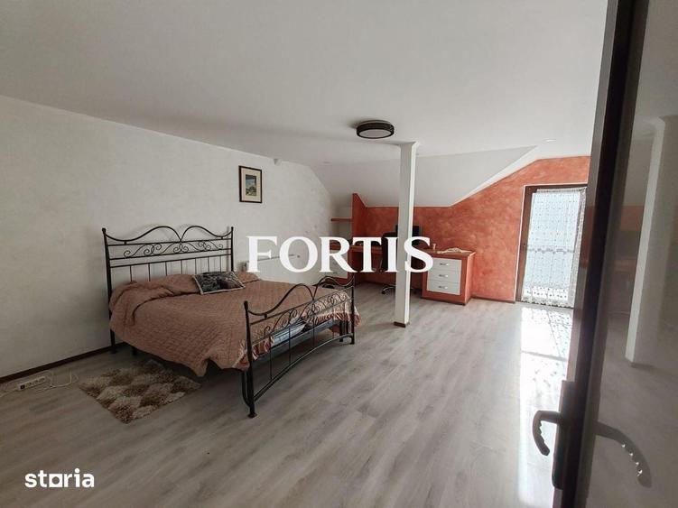 Casă cu 8 camere cu Teren 1600 Mp în Mândra