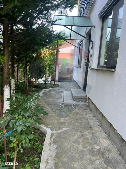 Casă cu 6 camere cu Teren 276 Mp în Păulești