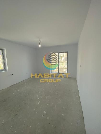 Apartament cu 3 camere semidecomandat în Berceni