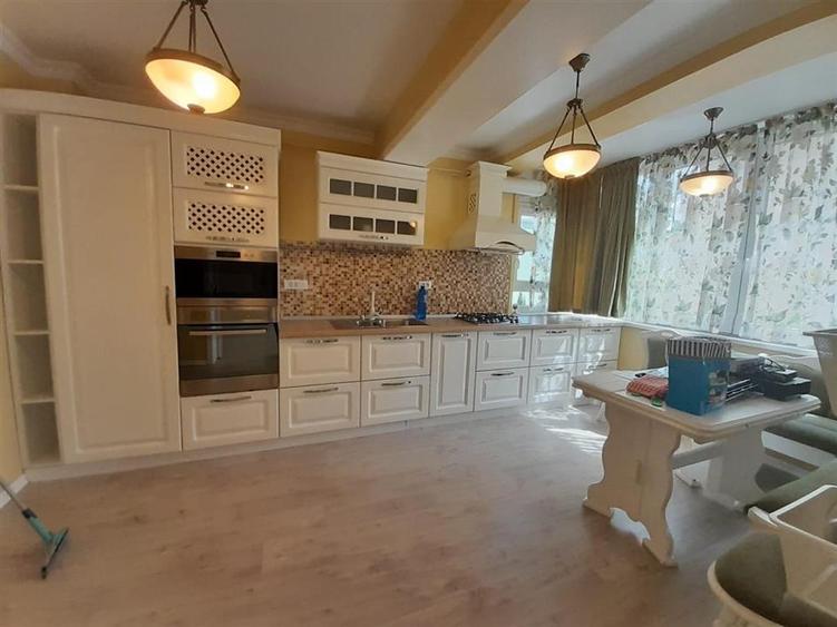 Apartament cu 4 camere decomandat, mobilat în Bucium
