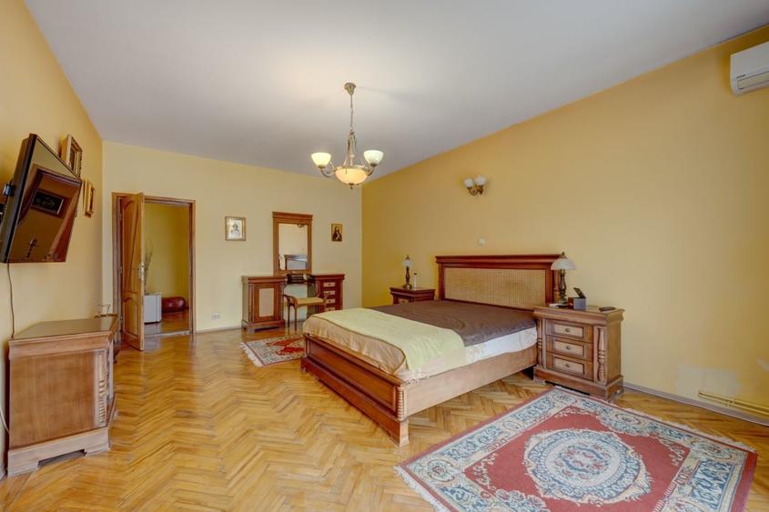 Casă individuală cu 6 camere cu Piscina în Fundeni