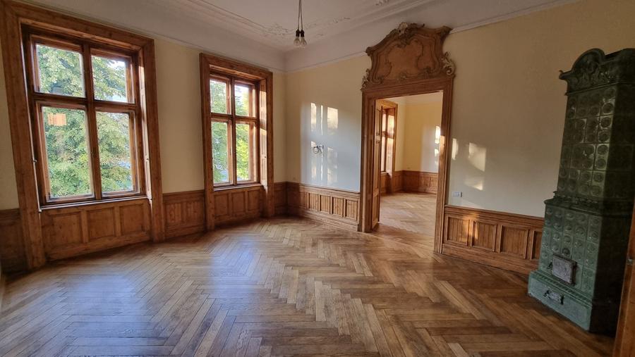 Vand apartament deosebit vis-a -vis de primarie - 4