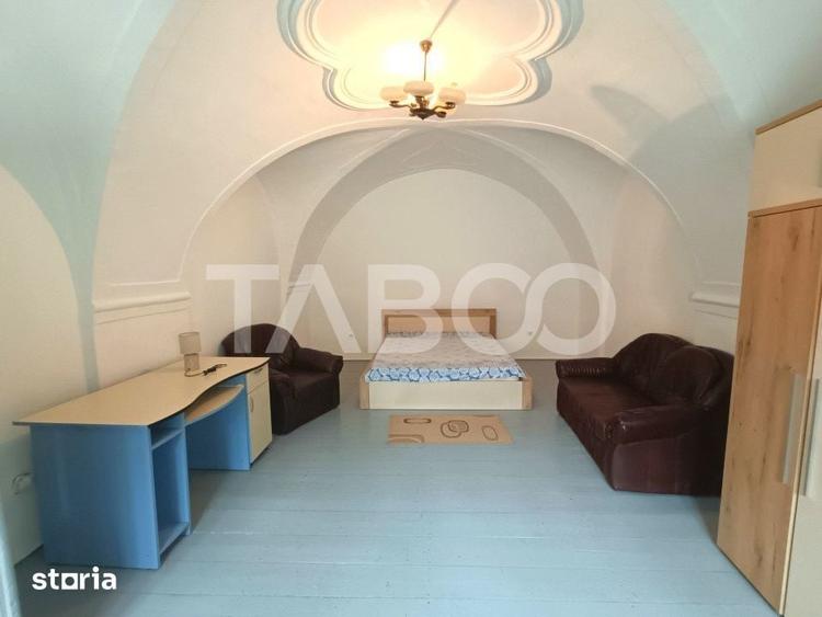 Apartament cu 3 camere semidecomandat în Orașul de Jos