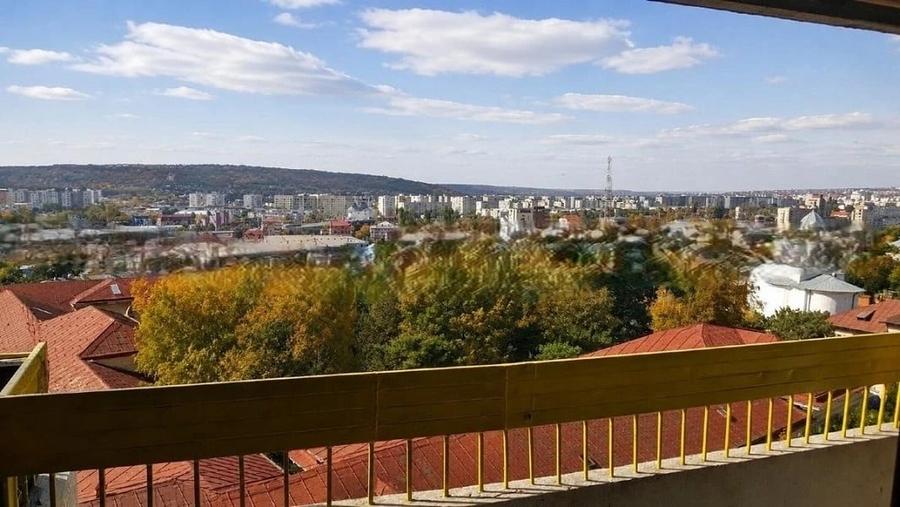 Apartament cu 3 camere decomandat în Centru Civic