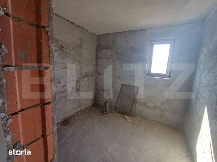 Casă cu 4 camere cu Teren 16000 Mp în Runcu