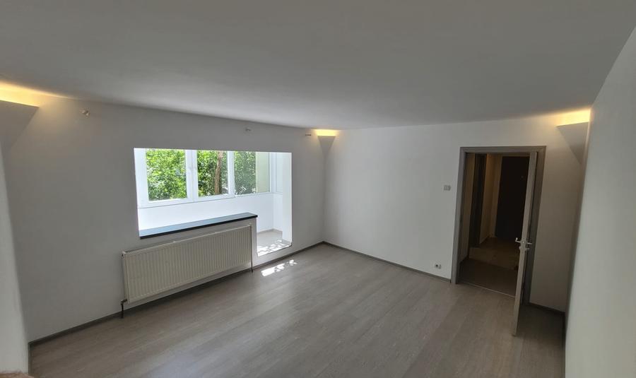 Apartament cu 3 camere decomandat, mobilat în Aradului