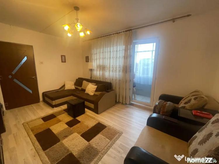 Apartament cu 3 camere semidecomandat în Valea Rosie