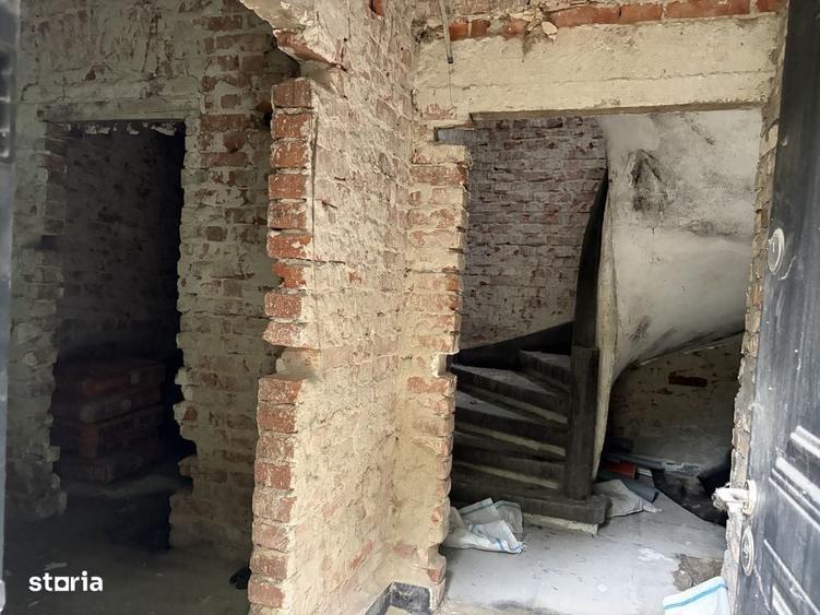 Casă cu 4 camere în Dorobanți
