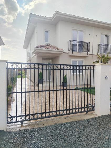 Casă cu 4 camere cu Teren 367 Mp în Sânandrei