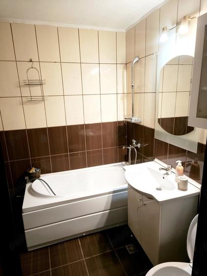 Apartament cu 3 camere decomandat în Crișan