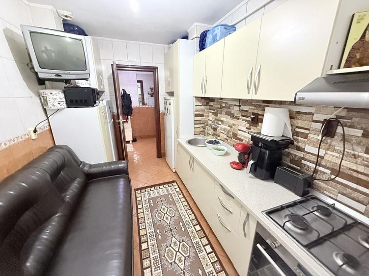 Apartament cu 2 camere semidecomandat, mobilat în Central