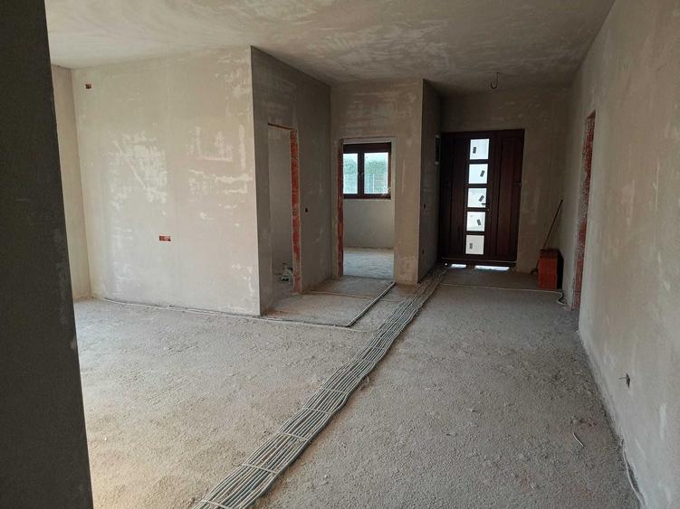 Casă cu 3 camere în Oșorhei