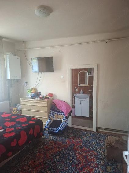 Casă cu 2 camere cu Teren 1133 Mp în Central