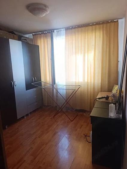 Apartament cu 3 camere semidecomandat în Titan