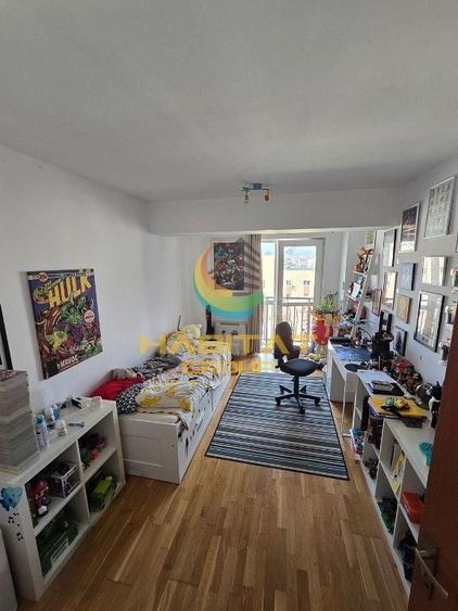Apartament cu 4 camere decomandat, mobilat în Decebal