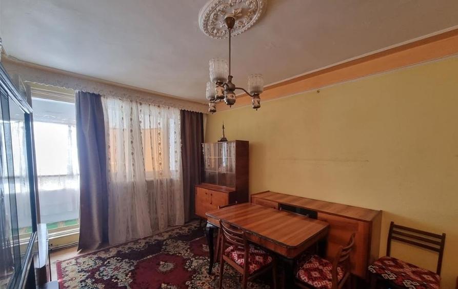 Apartament cu 3 camere decomandat, mobilat în Tătărași