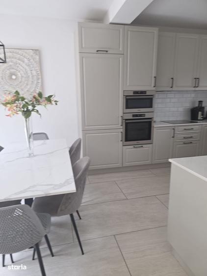 Apartament cu 4 camere în Subcetate