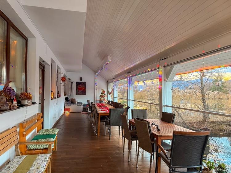 Casă individuală cu 8 camere cu Teren 4700 Mp în Vaduri