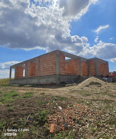 Casă cu 4 camere cu Teren 520 Mp în Nojorid