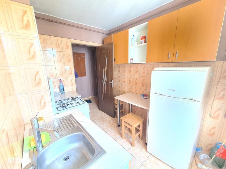 Garsonieră decomandată în Vest