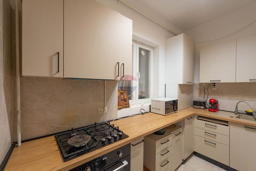 Apartament cu 3 camere semidecomandat, mobilat în Dorobanți