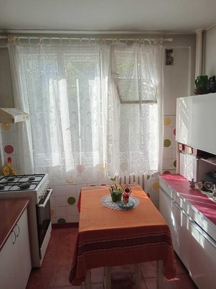 Apartament cu 3 camere semidecomandat în Drumul Taberei
