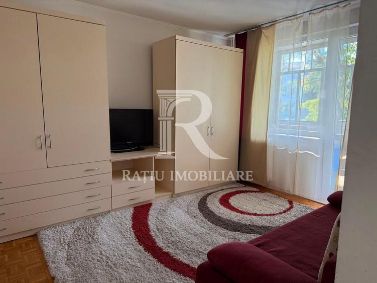Apartament cu 2 camere semidecomandat, mobilat în Rogerius