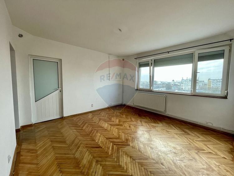 Apartament cu 3 camere semidecomandat în Nord