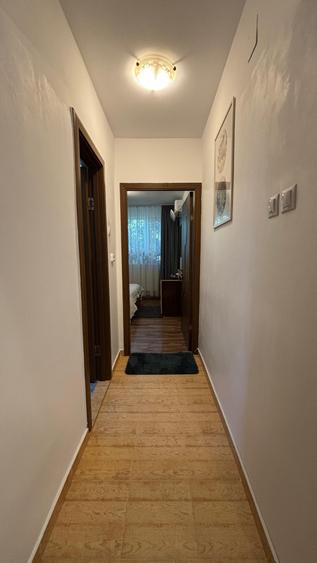 Apartament cu 3 camere semidecomandat în Bucureștii Noi