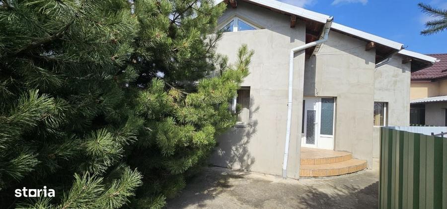 Casă cu 3 camere cu Teren 544 Mp în Central