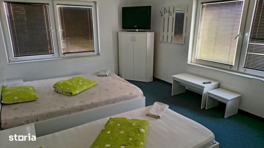 Casă cu 10 camere cu Teren 300 Mp în Sânmartin