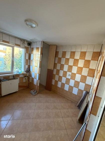 Apartament cu 4 camere semidecomandat, mobilat în Militari