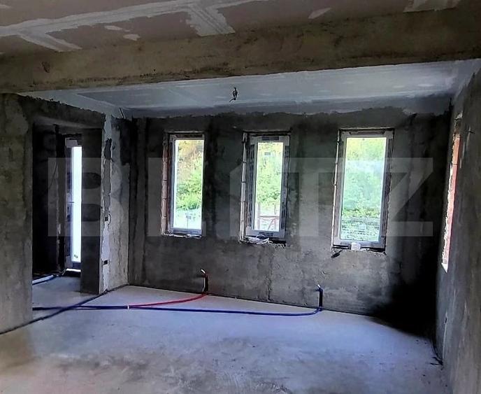 Casă cu Teren 400 Mp în Valea