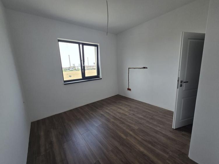 Complex rezidential nou. 4 Camere. 2 Bai. Curte. - 8