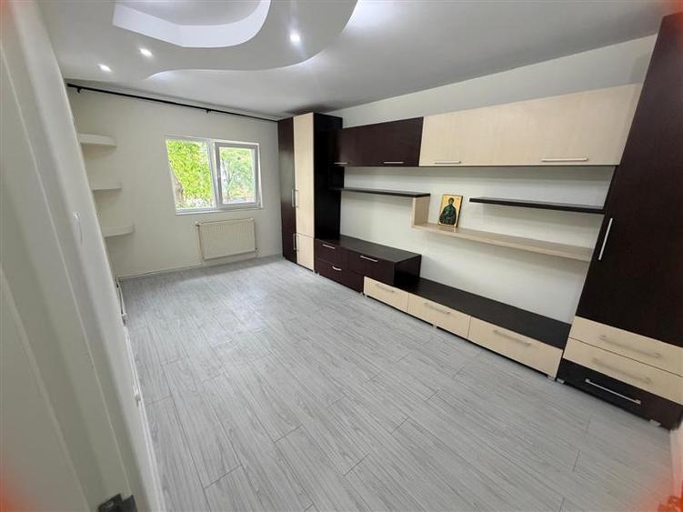 Apartament cu 2 camere decomandat, mobilat în Dacia