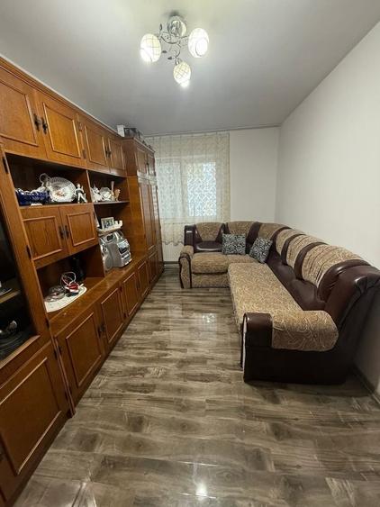 Apartament cu 2 camere decomandat în Roșia